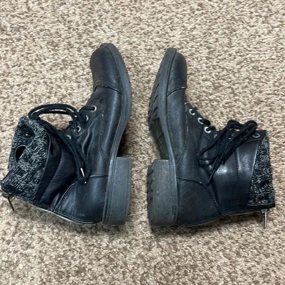 Boots - Picture 4 of 9